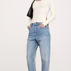 BR Wide Ribbed V-Neck Top